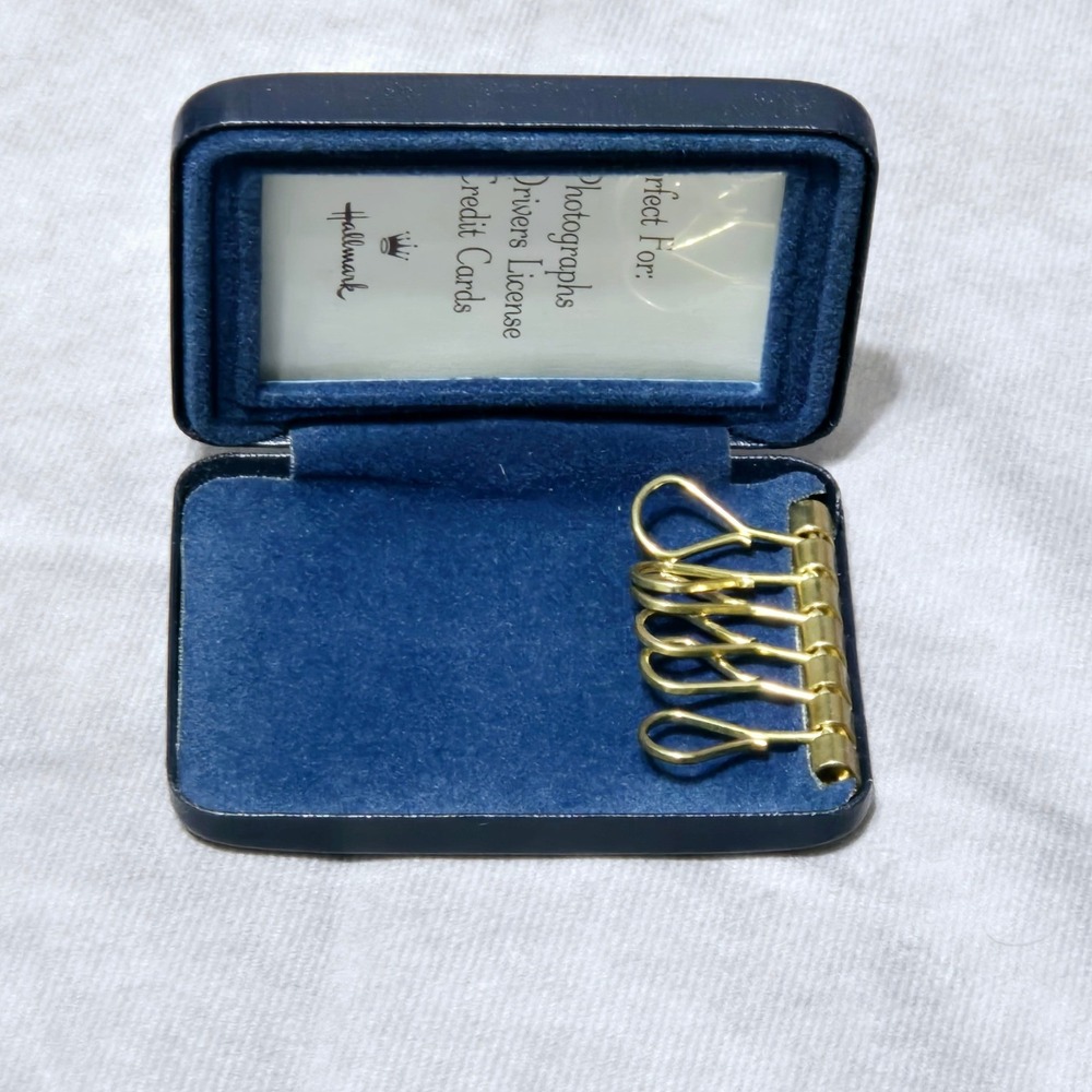 Hallmark Hard Case 6 Key Holder and Photo ID Holder Blue